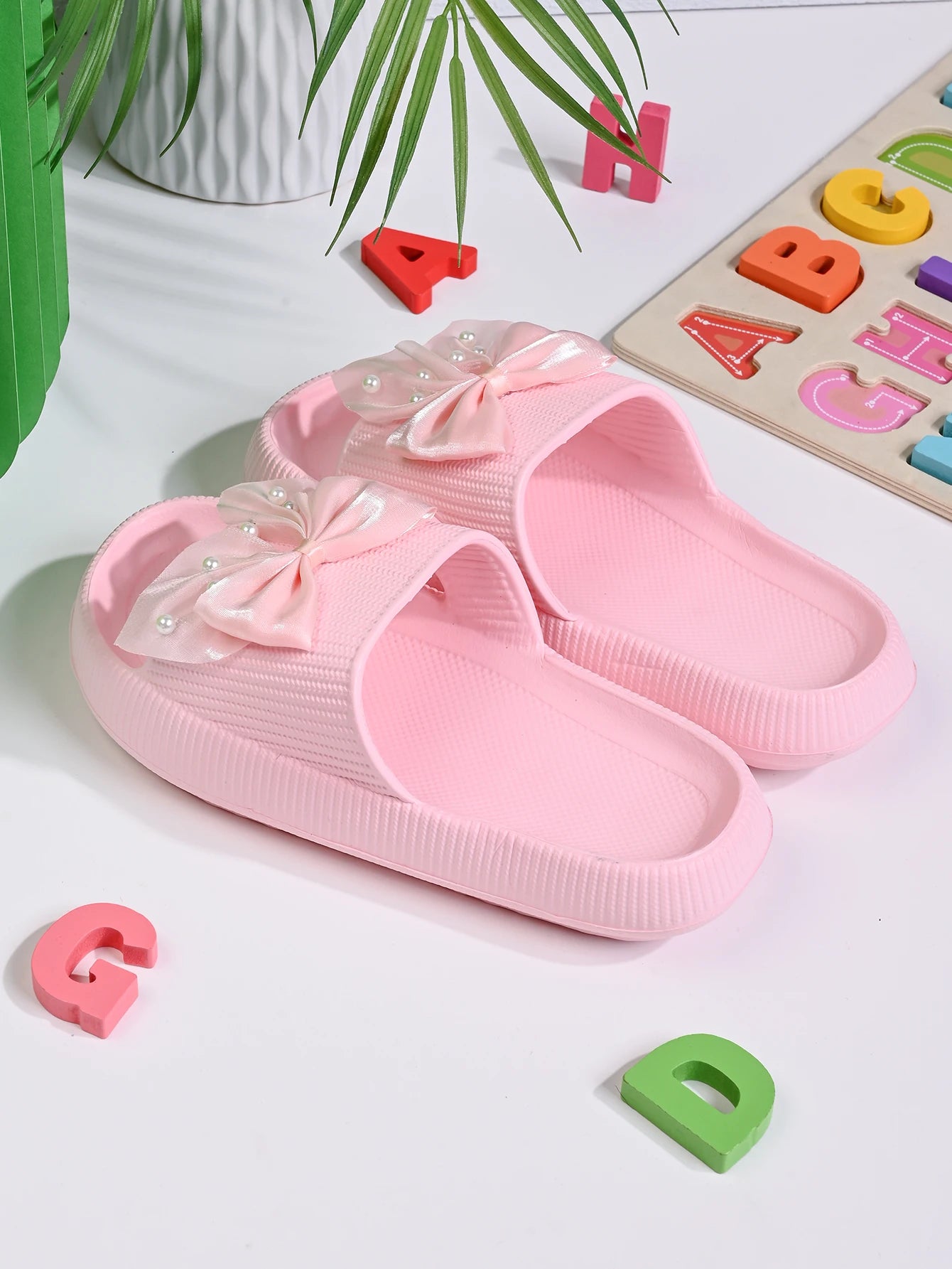 Pink Pearl Bow Beach Slippers